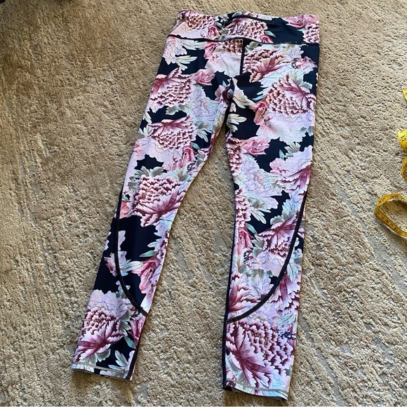 Athleta Run Free Garden Party Floral 7/8 Tight Yoga Pant Leggings Workout Gym: S - Picture 8 of 9
